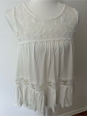 POL white boho feminine Lace Yoke Sleeveless Blouse, women’s size Large